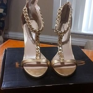 Women's gold chain heels 👠 ✨️
